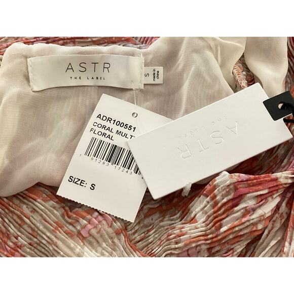 ASTR V-Neck Plisse Wrap Mini Dress Size Small in Coral Floral NWT - Picture 8 of 9